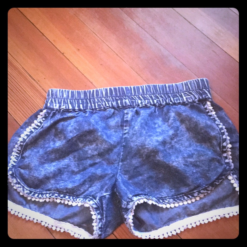 Derek Heart Crochet Hem Stretch Shorts